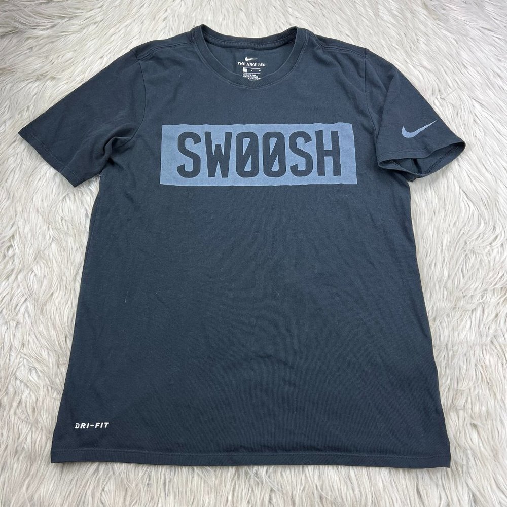 Nike SWOOSH Spell Out Short Sleeve Graphic Tee